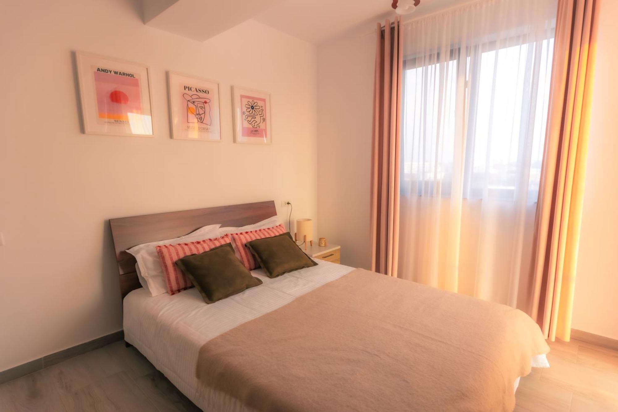 Sunset Apartment - Central Apt With Rooftop Garden Bucarest Extérieur photo