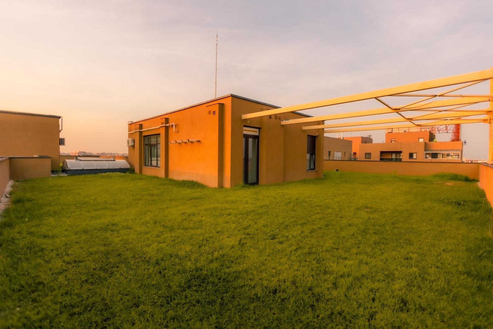 Sunset Apartment - Central Apt With Rooftop Garden Bucarest Extérieur photo