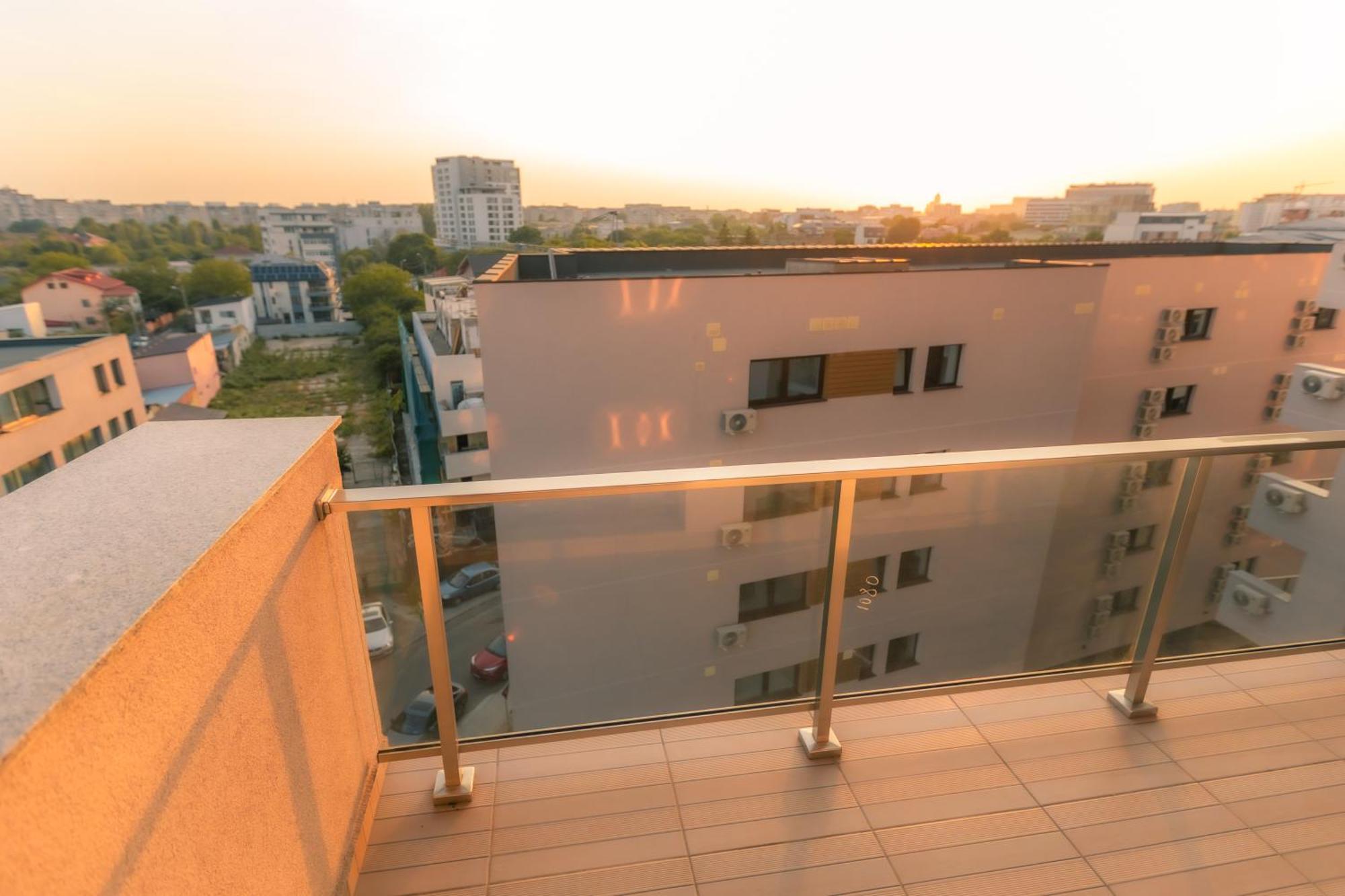 Sunset Apartment - Central Apt With Rooftop Garden Bucarest Extérieur photo